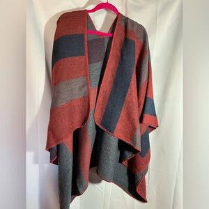 Super cute shawl, in excellent condition